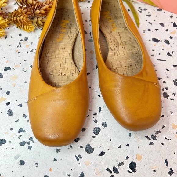 Kork-Ease Tan Women’s Cushioned Preppy 90s Retro Ballet Flats Sz 6.5 - Picture 2 of 10